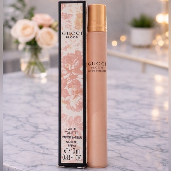 Gucci Beauty Mini Bundle – Bloom Travel Spray, Lipstick, Comb & Pouch - Picture 4 of 6